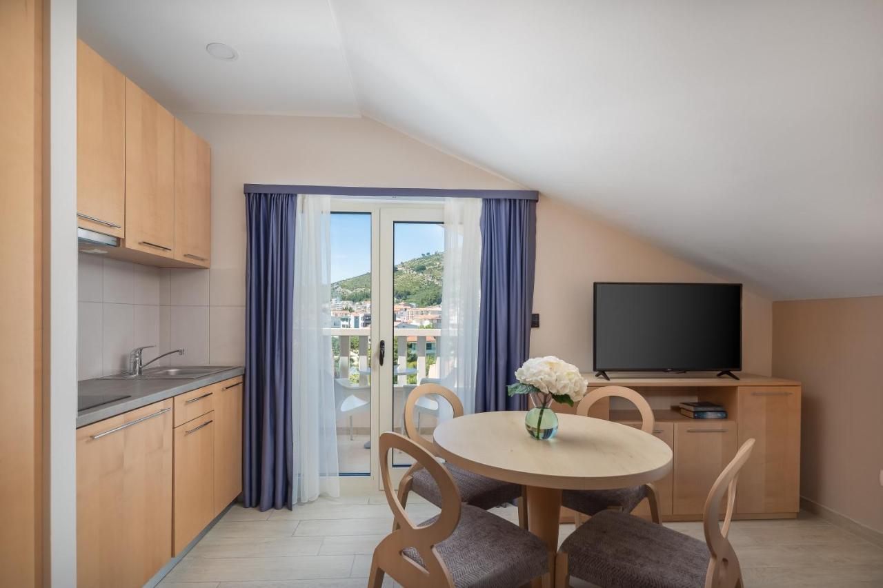 טוצפי Aparthotel Flora מראה חיצוני תמונה