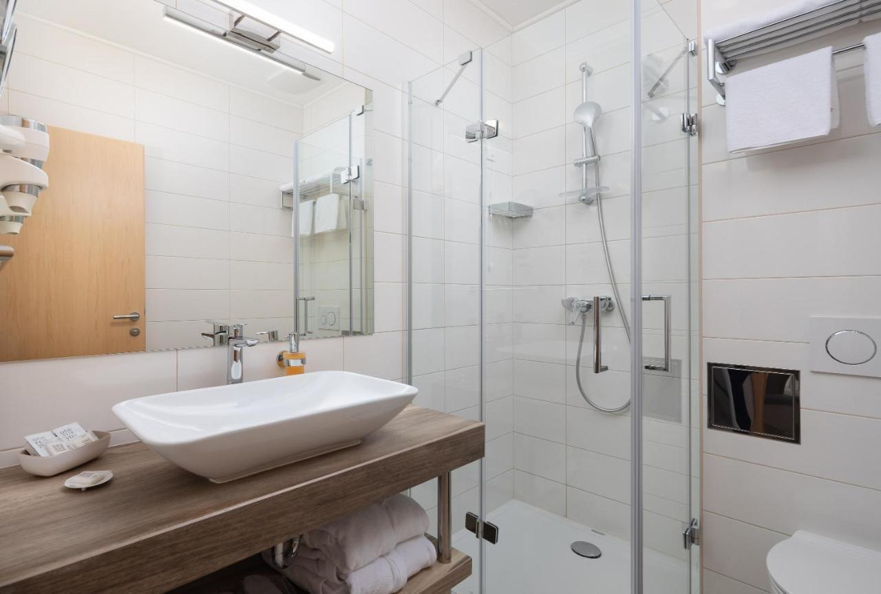 טוצפי Aparthotel Flora מראה חיצוני תמונה