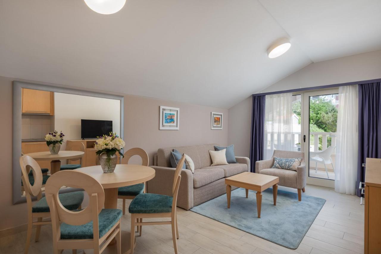 טוצפי Aparthotel Flora מראה חיצוני תמונה