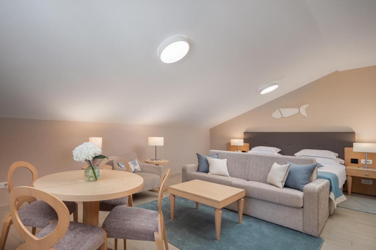 טוצפי Aparthotel Flora מראה חיצוני תמונה