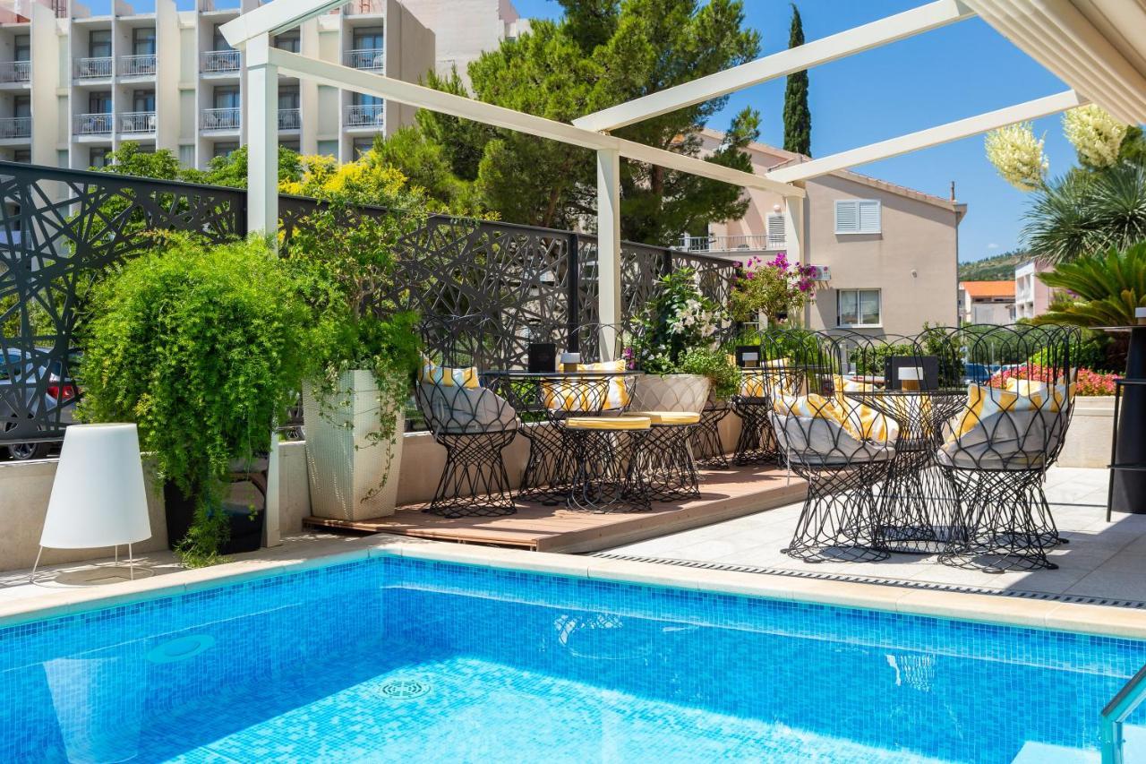 טוצפי Aparthotel Flora מראה חיצוני תמונה