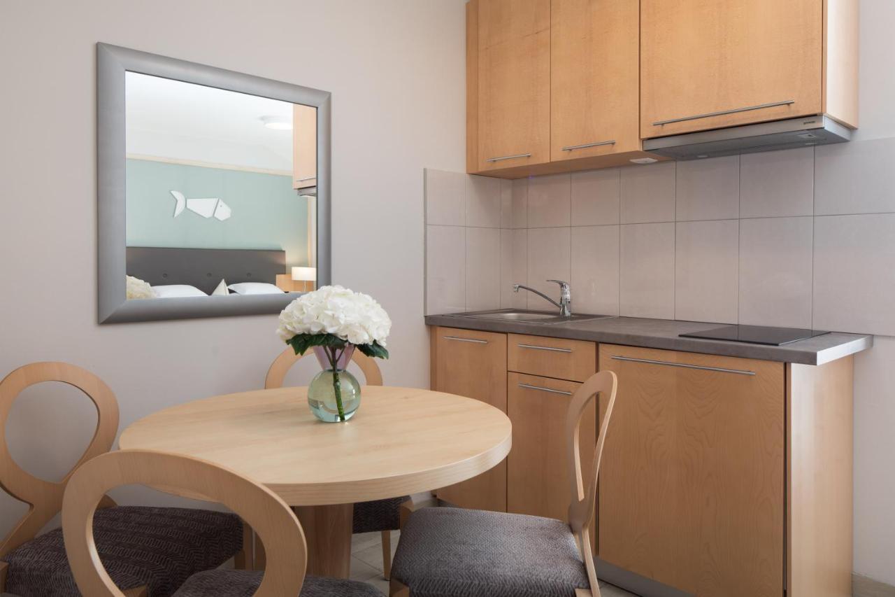 טוצפי Aparthotel Flora מראה חיצוני תמונה