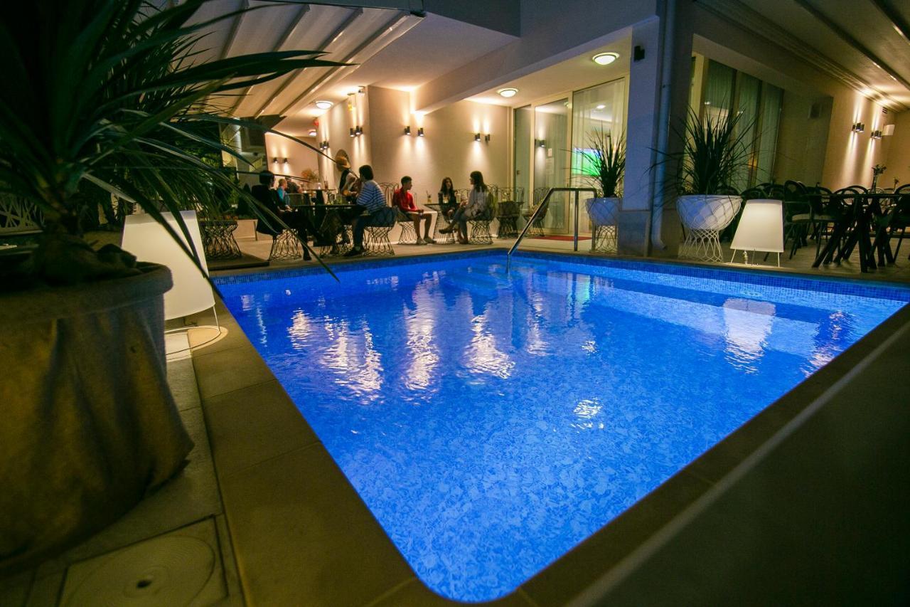 טוצפי Aparthotel Flora מראה חיצוני תמונה